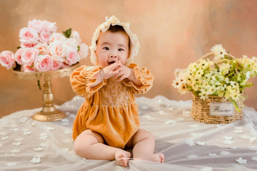 广州代怀试管生子宝宝四个月发育标准