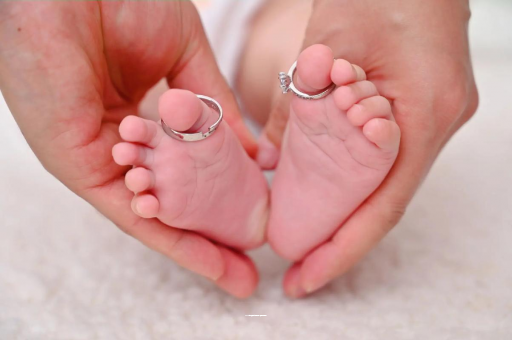 广州代怀试管生子孕妇侧躺正确姿势